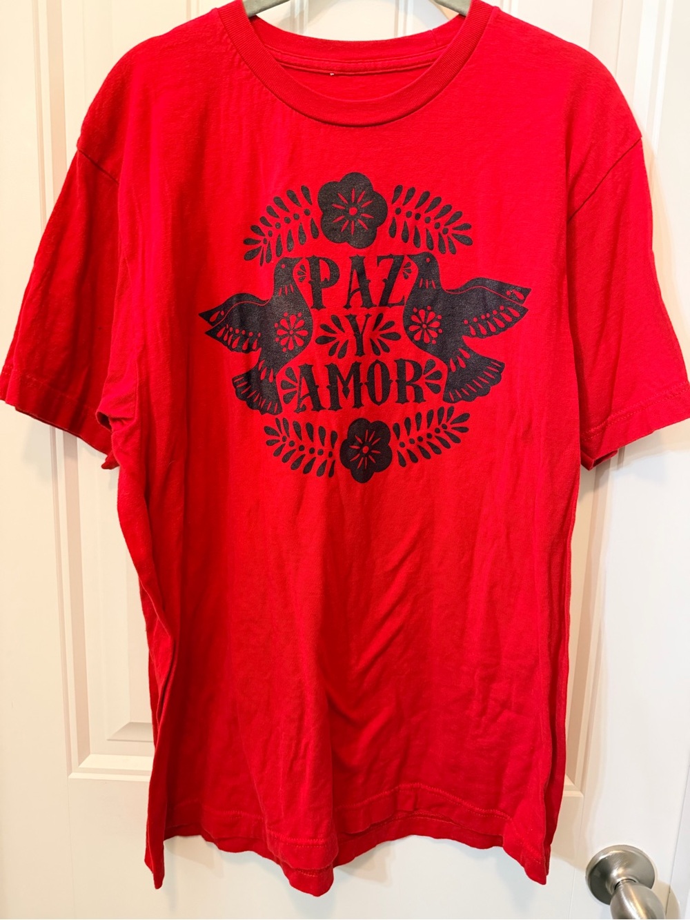 Source Unknown Red Graphic Tee with Black 'Paz y Amor' Design